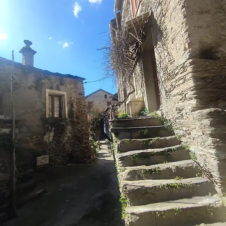 펜션 Maison Typique De Village Corse , 10 Min Aeroport Et De La